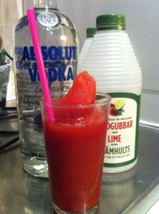 En granita Slushmaskin, Färskpressad jordgubbsjuice från Brämhult och Absolut Vodka