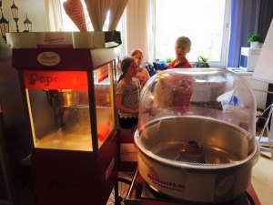 hyra sockervaddsmaskin popcornvagn popcornmaskin marknad spons fundraising tjana pengar glasskalas skolklass