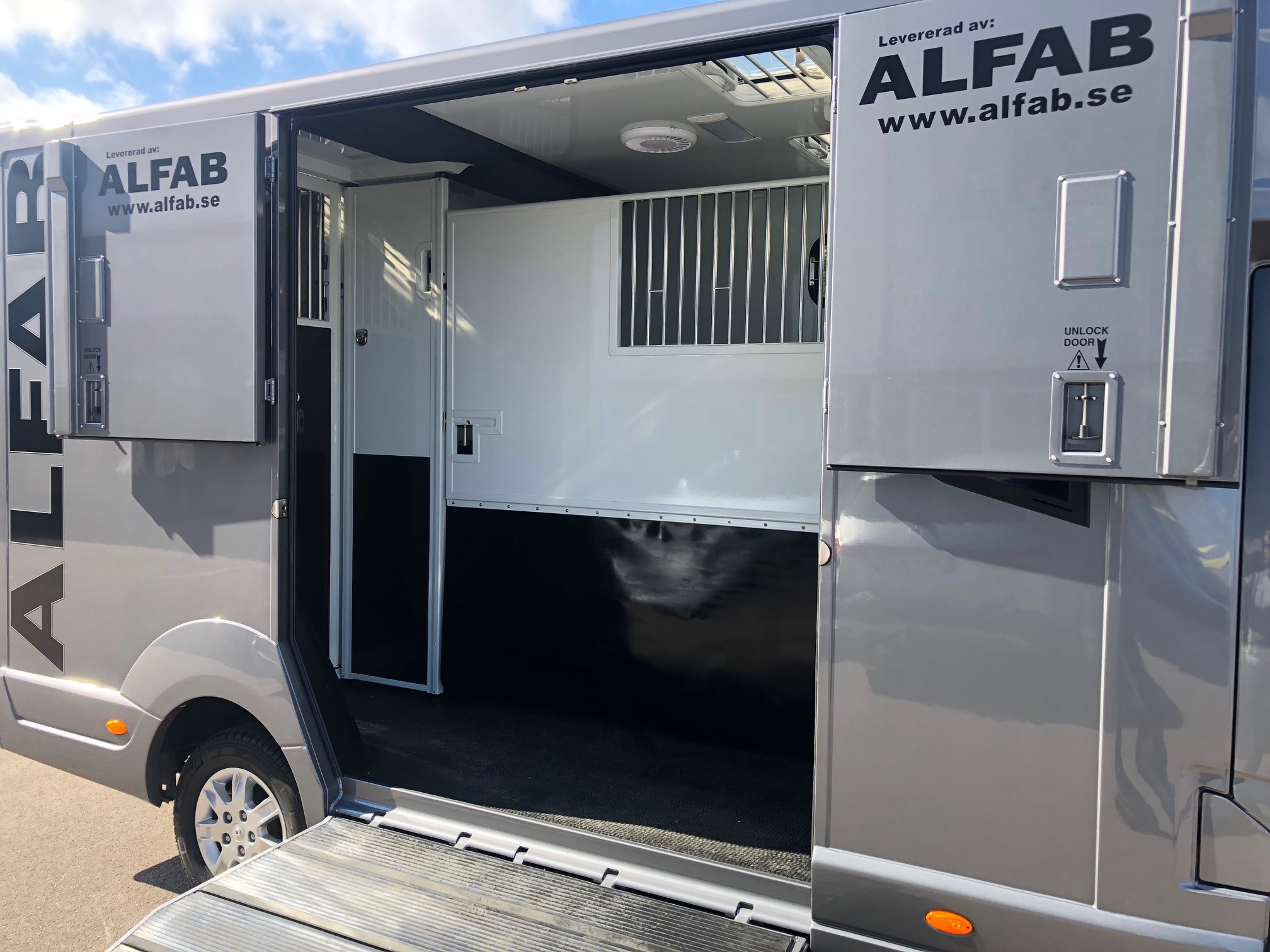 Hyr ALFAB 5 sits B-kort Hästlastbil -